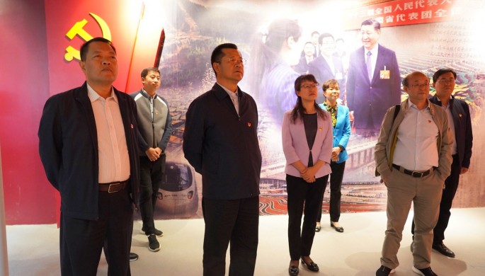 集團(tuán)公司開展“不忘初心、牢記使命”主題黨日活動(dòng) <br/> — 參觀主題教育檔案文獻(xiàn)展